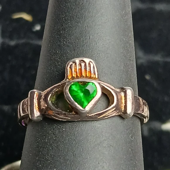 Green Heart Claddagh-Style Women's Ring - Rose Gold Sterling Silver - Picture 4 of 12